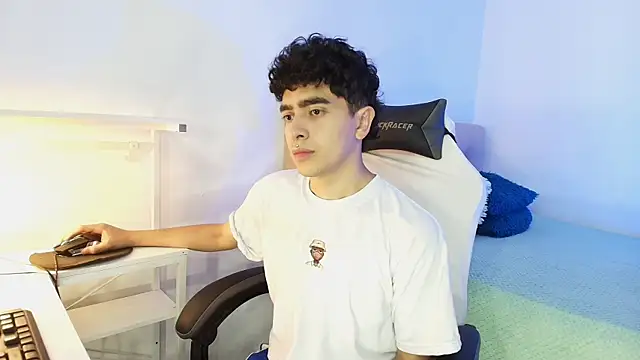 Snapshot of _nickconnor01 chatting on 10/22/25, 01:39 nickconnor01 online show from 10/22/25, 01:39