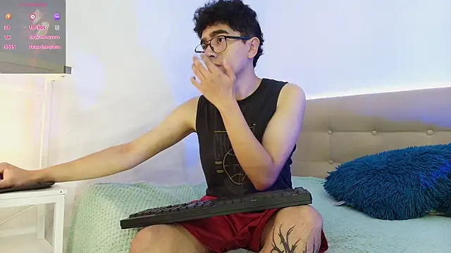 Snapshot of _nickconnor01 chatting on 11/21/25, 11:47 nickconnor01 online show from 11/21/25, 11:47