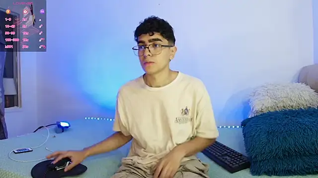 Snapshot of _nickconnor01 chatting on 12/14/25, 10:03 nickconnor01 online show from 12/14/25, 10:03