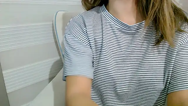 Snapshot of Topmodell chatting on 01/18/25, 10:28 Topmodell online show from 01/18/25, 10:28