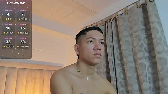 Snapshot of JulianRose_1 chatting on 01/09/25, 11:03 JulianRose 1 online show from 01/09/25, 11:03