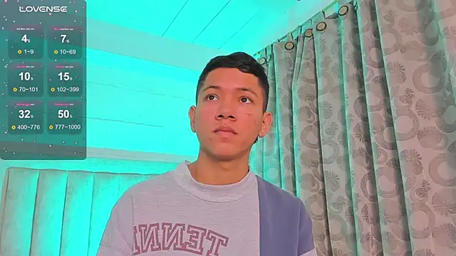 Snapshot of JulianRose_1 chatting on 01/17/25, 02:07 JulianRose 1 online show from 01/17/25, 02:07