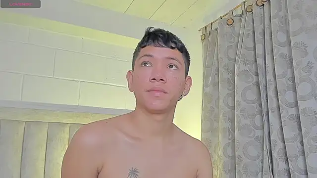 Snapshot of JulianRose_1 chatting on 01/25/25, 11:23 JulianRose 1 online show from 01/25/25, 11:23