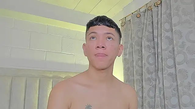 Snapshot of JulianRose_1 chatting on 01/29/25, 11:51 JulianRose 1 online show from 01/29/25, 11:51