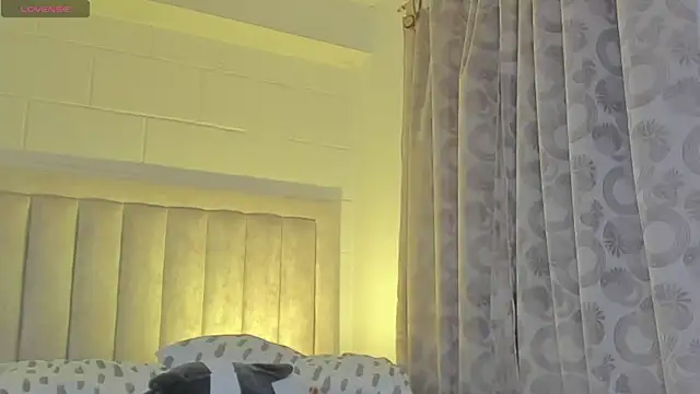 Snapshot of JulianRose_1 chatting on 02/02/25, 11:40 JulianRose 1 online show from 02/02/25, 11:40