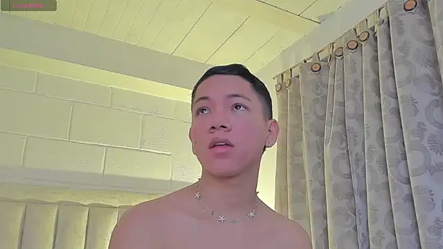 Snapshot of JulianRose_1 chatting on 02/05/25, 11:12 JulianRose 1 online show from 02/05/25, 11:12