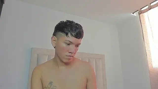 Snapshot of JulianRose_1 chatting on 02/23/25, 03:08 JulianRose 1 online show from 02/23/25, 03:08