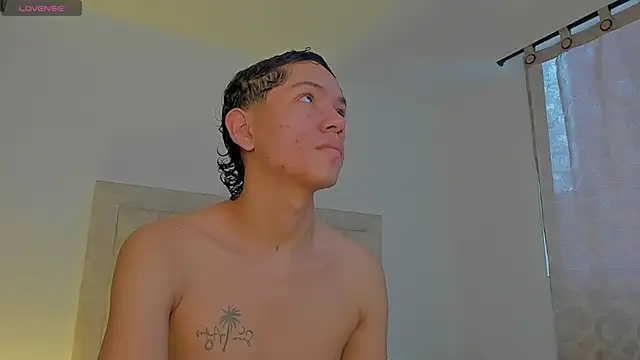 Snapshot of JulianRose_1 chatting on 09/18/25, 11:45 JulianRose 1 online show from 09/18/25, 11:45
