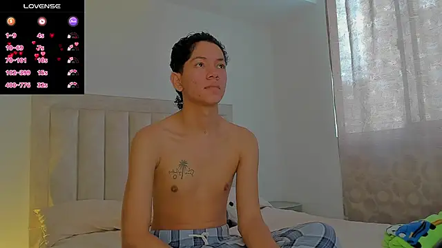 Snapshot of JulianRose_1 chatting on 10/02/25, 12:45 JulianRose 1 online show from 10/02/25, 12:45