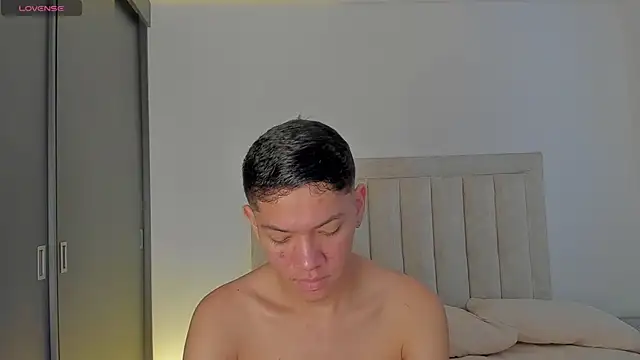 Snapshot of JulianRose_1 chatting on 10/08/25, 12:47 JulianRose 1 online show from 10/08/25, 12:47