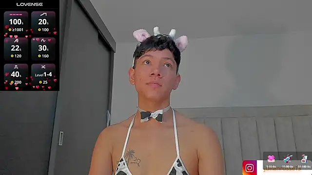 Snapshot of JulianRose_1 chatting on 05/07/26, 12:43 JulianRose 1 online show from 05/07/26, 12:43