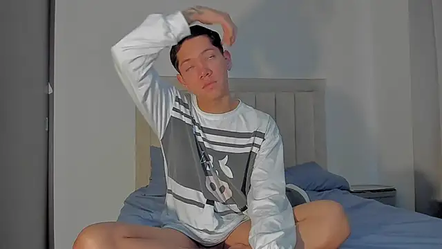 Snapshot of JulianRose_1 chatting on 06/15/26, 12:51 JulianRose 1 online show from 06/15/26, 12:51