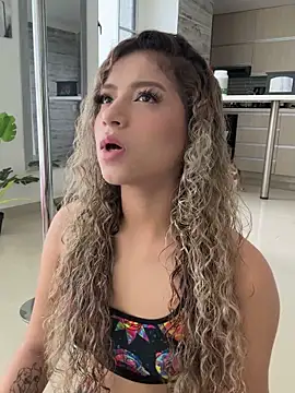 Snapshot of Melina-Smith chatting on 11/12/25, 08:08 Melina-Smith online show from 11/12/25, 08:08