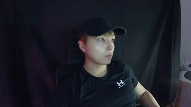 Snapshot of Tkcqcc chatting on 03/18/25, 04:26 Tkcqcc online show from 03/18/25, 04:26