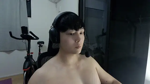 Snapshot of Tkcqcc chatting on 09/22/25, 11:34 Tkcqcc online show from 09/22/25, 11:34