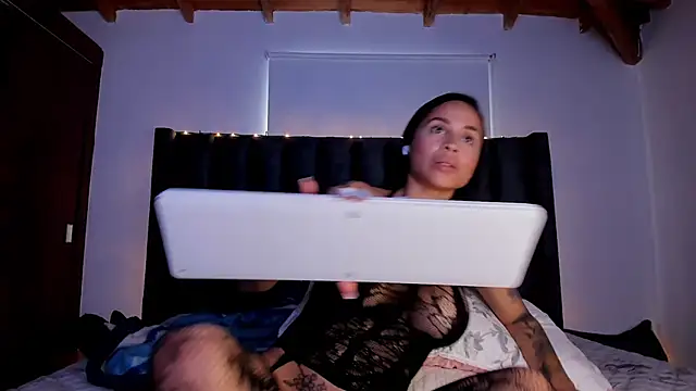 Snapshot of paulina_soto chatting on 12/20/25, 08:27 paulina soto online show from 12/20/25, 08:27