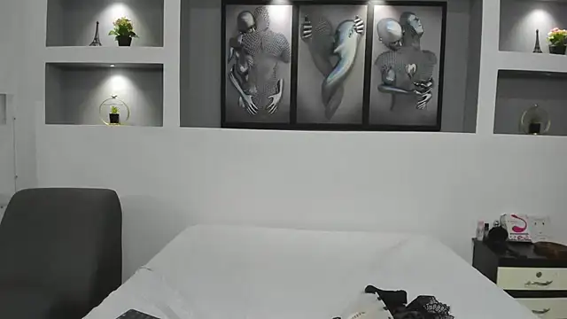 Snapshot of Girls_hot_2 chatting on 01/08/25, 11:30 Girls hot 2 online show from 01/08/25, 11:30