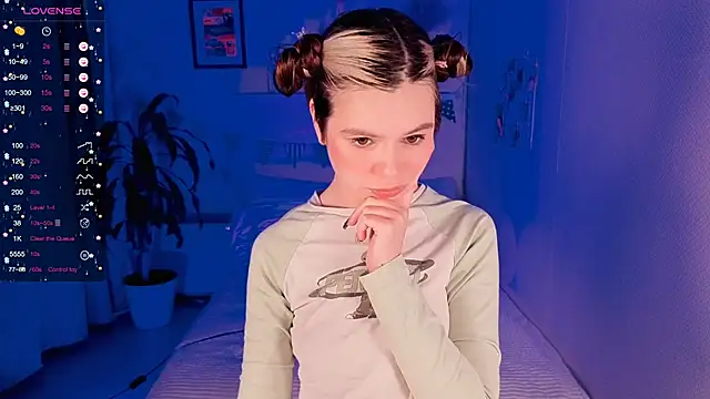 Snapshot of Lil_Amelie chatting on 09/28/25, 02:55 Lil Amelie online show from 09/28/25, 02:55