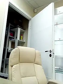 Snapshot of FantasyMichelle chatting on 01/12/25, 07:00 FantasyMichelle online show from 01/12/25, 07:00