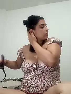 Snapshot of MelannyBell chatting on 03/21/25, 06:40 MelannyBell online show from 03/21/25, 06:40