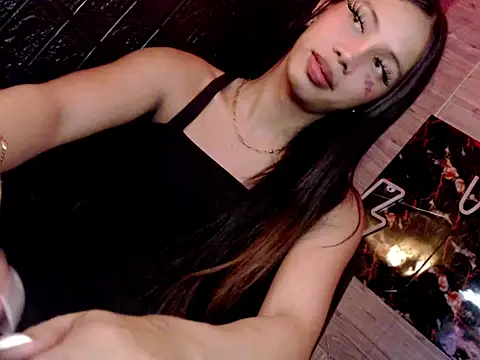 Snapshot of whiteladyboy chatting on 10/17/25, 02:48 whiteladyboy online show from 10/17/25, 02:48