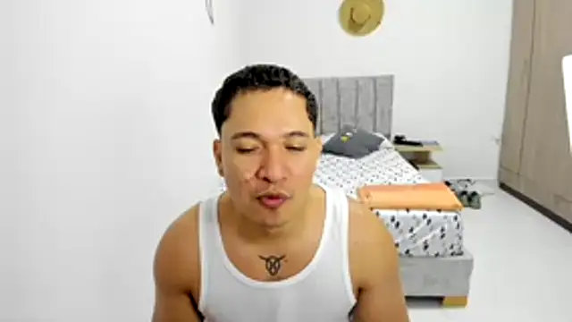 Snapshot of Valerioe chatting on 07/14/26, 05:07 Valerioe online show from 07/14/26, 05:07