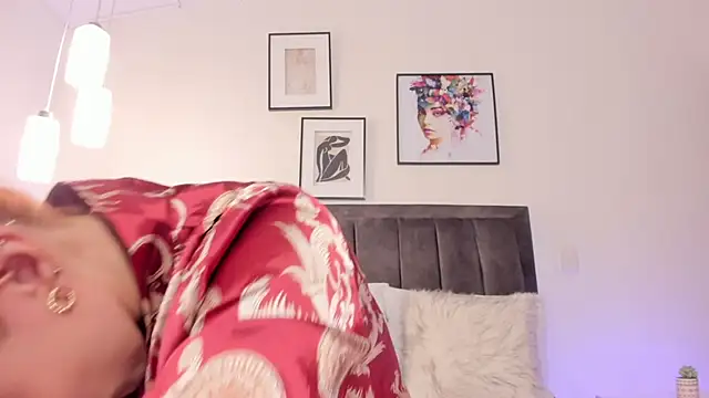 helen mooree online show from 01/11/25, 01:32