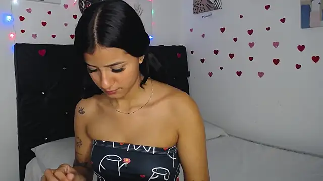 Snapshot of floweer_ chatting on 02/20/25, 04:25 floweer online show from 02/20/25, 04:25