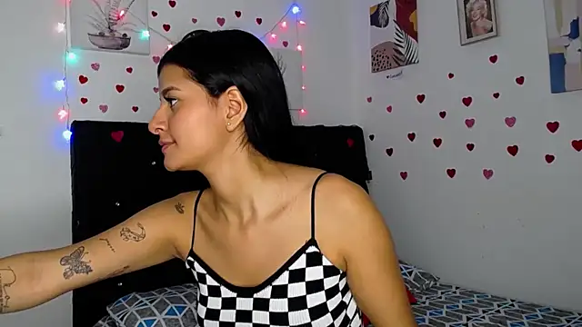 Snapshot of floweer_ chatting on 02/25/25, 04:21 floweer online show from 02/25/25, 04:21