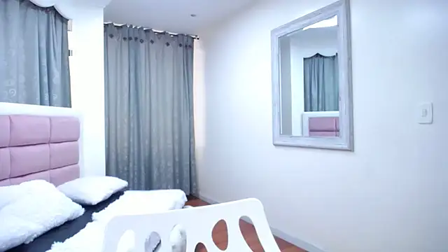 Snapshot of IssadoraJames chatting on 12/17/24, 06:53 IssadoraJames online show from 12/17/24, 06:53