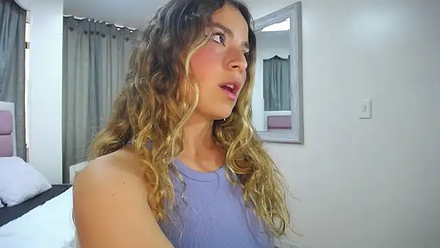 Snapshot of IssadoraJames chatting on 01/15/25, 06:29 IssadoraJames online show from 01/15/25, 06:29