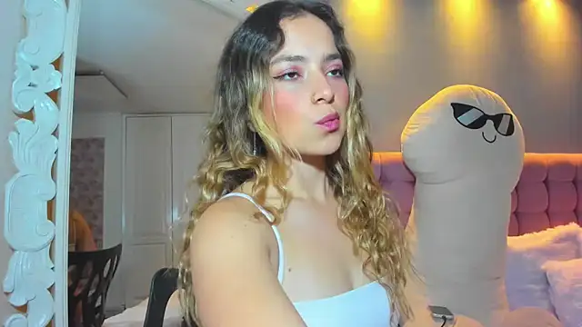 Snapshot of IssadoraJames chatting on 02/09/25, 02:18 IssadoraJames online show from 02/09/25, 02:18