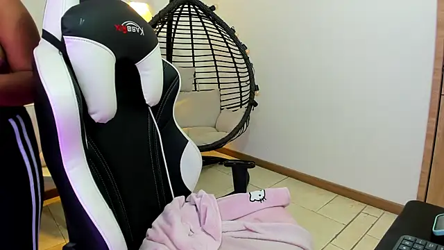 Lizzie Williams  online show from 02/06/26, 03:22