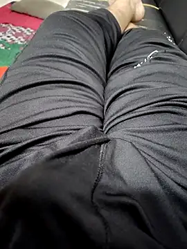 Snapshot of SplitPrestige19 chatting on 02/17/26, 05:30 SplitPrestige19 online show from 02/17/26, 05:30