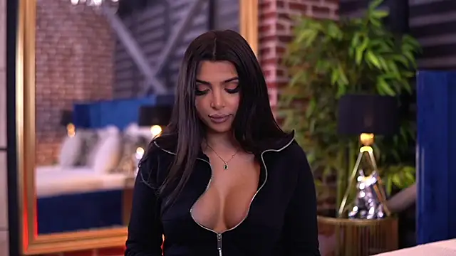 NicoleCellini online show from 10/15/25, 06:08