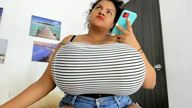 Snapshot of bigmom69_ chatting on 11/14/25, 02:38 bigmom69 online show from 11/14/25, 02:38