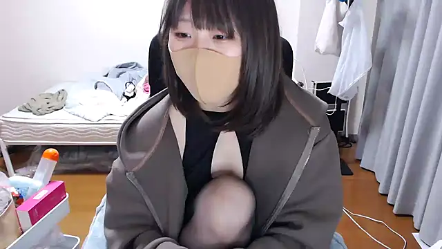 Snapshot of izumi__123 chatting on 11/17/25, 03:18 izumi 123 online show from 11/17/25, 03:18