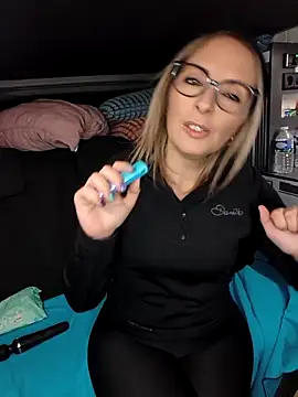 Snapshot of Jade_Emeraud chatting on 12/02/25, 09:21 Jade Emeraud online show from 12/02/25, 09:21