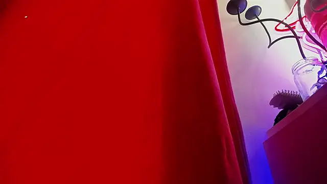 Emiilycollins online show from 07/30/26, 09:25