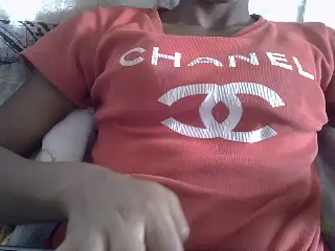 Snapshot of ElianeHot chatting on 02/14/25, 09:24 ElianeHot online show from 02/14/25, 09:24