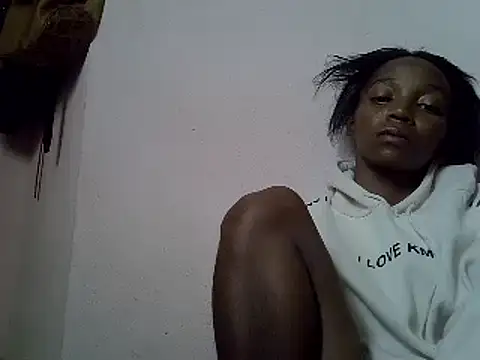 Snapshot of ElianeHot chatting on 02/25/25, 12:34 ElianeHot online show from 02/25/25, 12:34