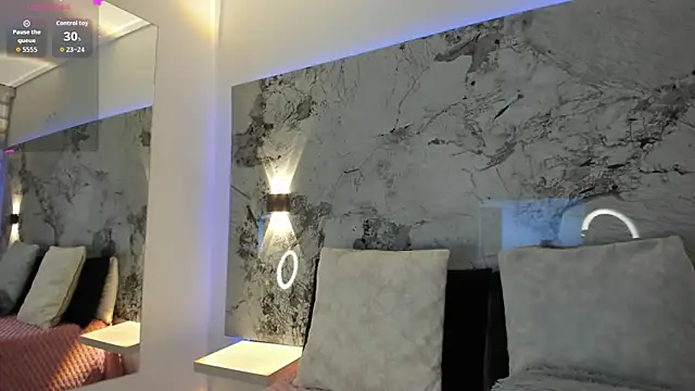 LIZ HOLMES online show from 11/28/25, 10:40