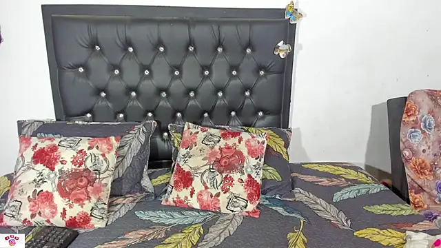 Snapshot of Darlyquenn11 chatting on 01/18/25, 03:53 Darlyquenn11 online show from 01/18/25, 03:53