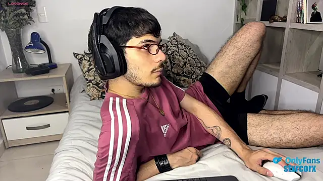 Snapshot of ilytheo chatting on 02/25/25, 02:47 ilytheo online show from 02/25/25, 02:47