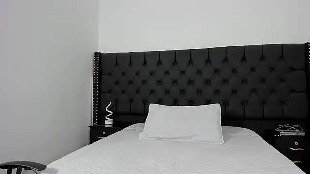 Rubi Sky online show from 12/18/25, 02:56