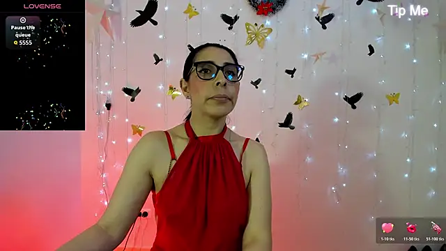 Snapshot of AdelleLennox_cg chatting on 12/22/25, 02:47 AdelleLennox cg online show from 12/22/25, 02:47