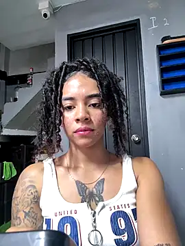 pretty pettite online show from 12/19/25, 10:39