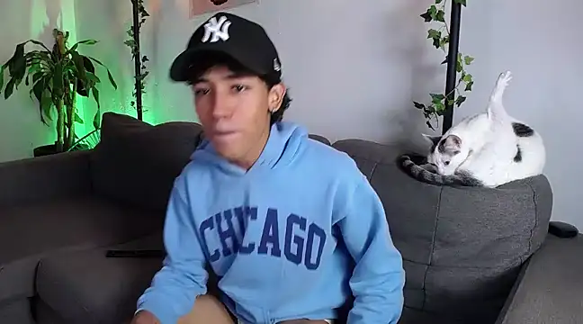 Snapshot of Ostin18hot chatting on 12/13/24, 01:37 Ostin18hot online show from 12/13/24, 01:37