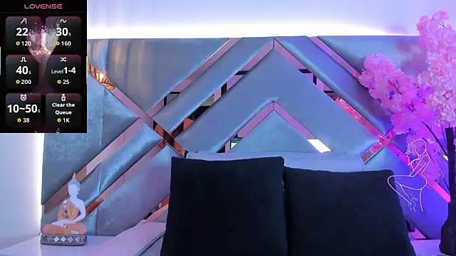 Snapshot of LiaaGenner chatting on 11/21/25, 02:43 LiaaGenner online show from 11/21/25, 02:43