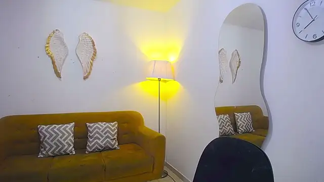 Snapshot of paolunaa chatting on 11/21/25, 12:54 paolunaa online show from 11/21/25, 12:54